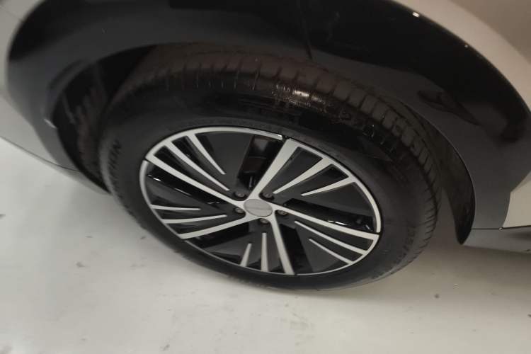 Used Lynk & Co 08 EM-P 2023 120km Long-Range Halo