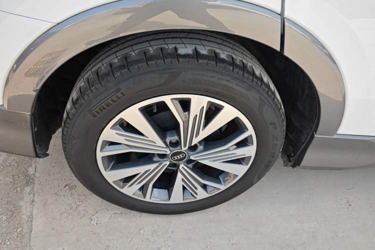 Used Audi Q5 e-tron 2023 40 e-tron Shining Edition Brocade Suit
