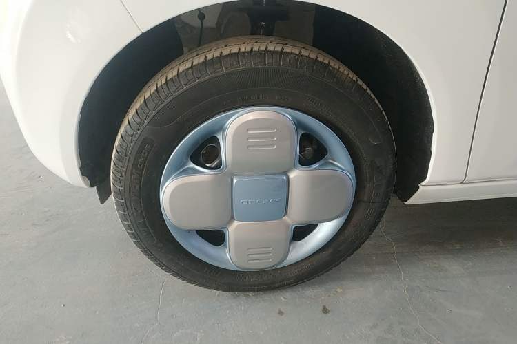 Used Geely Galaxy Panda 2024 Panda Mini 200km Endurance Bear Left Front Wheel Hub