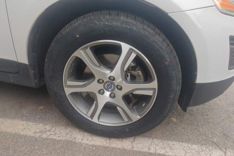 Used Volvo XC60 2013 T5 Comfort Edition Right Front Wheel Hub