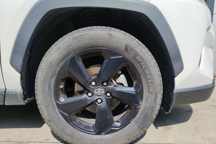Used Toyota RAV4 2022 Dual-Engine 2.5L E-CVT Four-Wheel Drive Elite Plus Edition Right Front Wheel Hub
