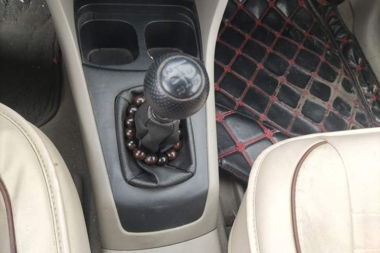 Used Everus S1 2012 1.3L Manual Comfort Edition Gear Lever