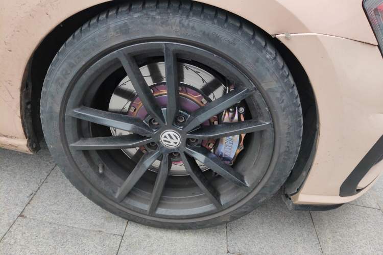 Used Volkswagen Golf 2014 1.4TSI Automatic Luxury Model Right Front Wheel Hub