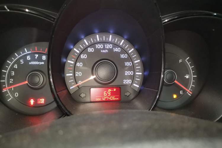 Used Kia K2 2012 Sedan 1.4L MT GLS Commemorative Edition

