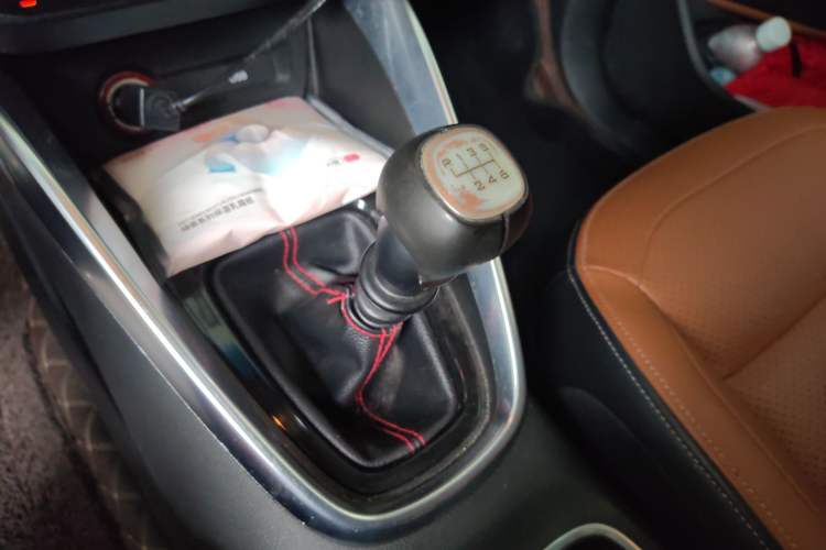 Used Baojun 510 2017 1.5L Manual Luxury Model Gear Lever