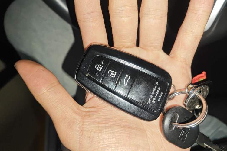 Used Toyota Camry 2021 2.0G Luxury Edition
