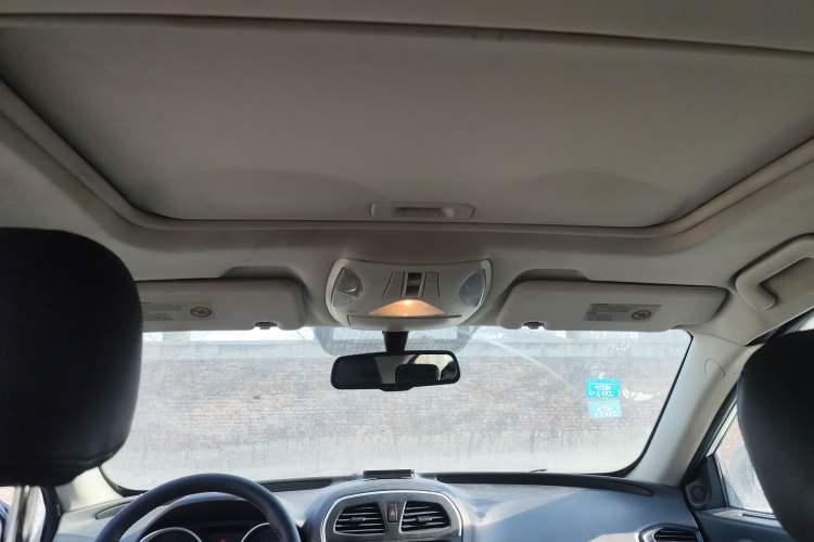 Used GAC Trumpchi GS5 2014 2.0L Automatic Two-Wheel Drive Anniversary Value Edition Headliner