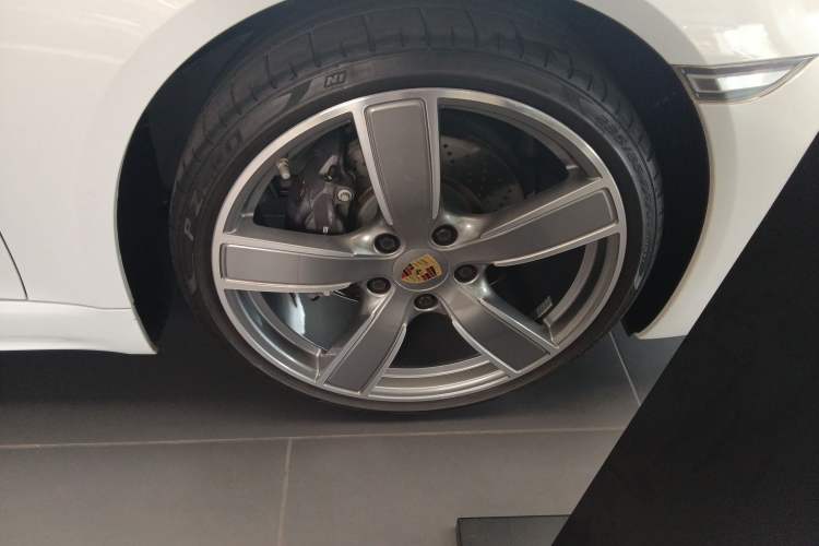 Used Porsche 718 2022 Boxster 2.0T Right Front Wheel Hub