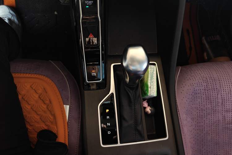 Used Roewe i5 2023 1.5L CVT Luxury Edition Gear Lever