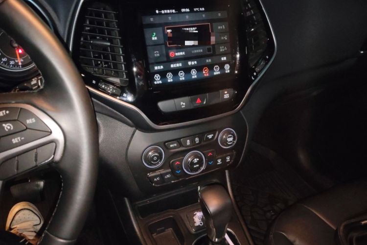 Used Jeep Cherokee 2019 2.0T Two-Wheel Drive Smart Enjoyment Version China V
