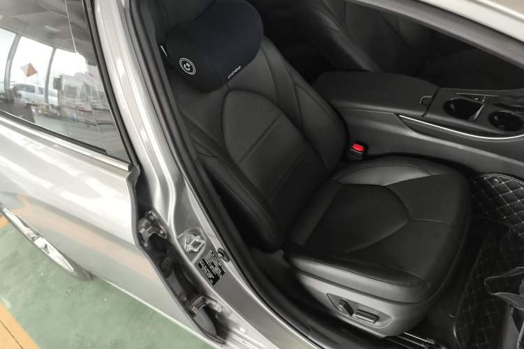 Used Toyota Avalon 2019 Dual-Engine 2.5L Luxury Edition China VI Standard Right Front Seat