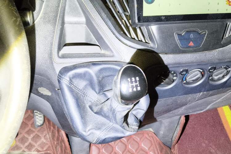 Used Ford Transit 2017 2.0T Diesel Multi-Function Commercial Vehicle Mid-Drive Mid-Roof China V Standard
