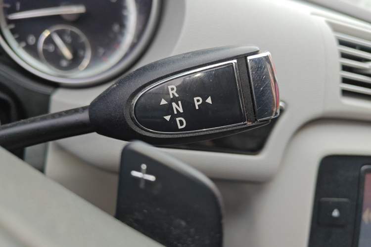 Used Mercedes-Benz R-Class 2017 R 320 4MATIC Business Edition Prestige Model Gear Lever