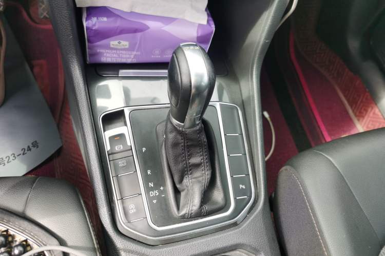 Used Volkswagen Golf Sportsvan 2018 230TSI Automatic Trend Edition Gear Lever