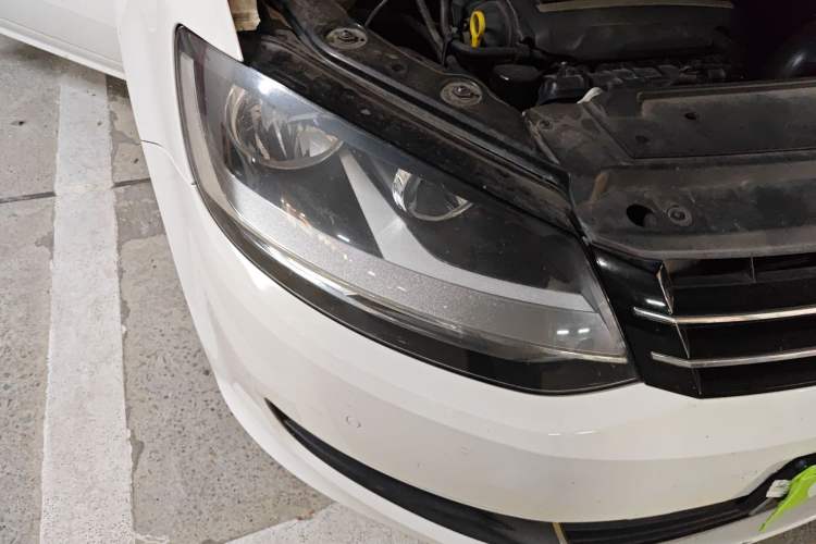 Used Volkswagen Sharan 2013 1.8TSI Standard Model Euro IV Right Front Headlight