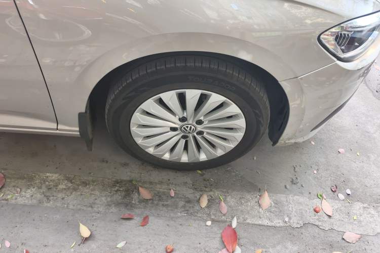 Used Volkswagen Lavida 2019 1.5L Automatic Comfort Edition China VI Standard Right Front Wheel Hub