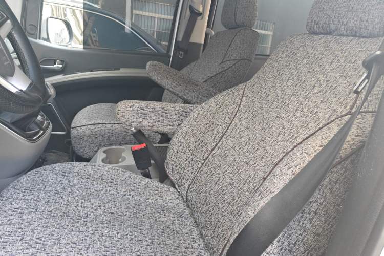 Used JAC Refine M4 2016 2.0L Manual Luxury Version
