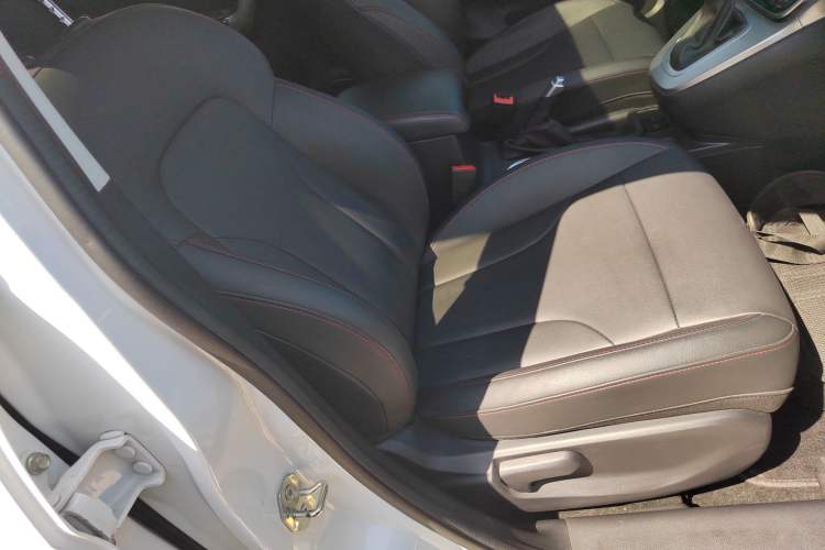 Used Haval M6 2019 1.5T DCT Two-Wheel Drive Elite Version China VI Standard Right Front Seat