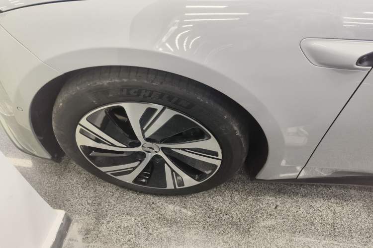 Used Nio ET5 2022 75 kWh Left Front Wheel Hub