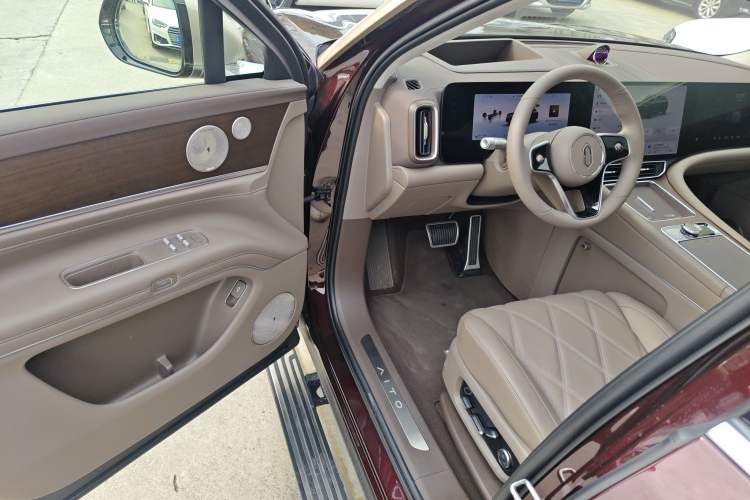 Used Hima AITO M9 2025 Extended-Range Ultra Version 52 kWh 6-Seater Driver Seat