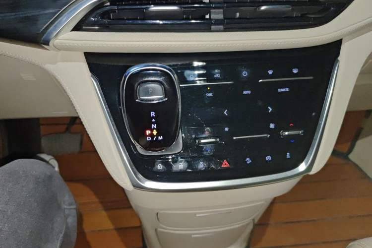 Used Buick GL8 2023 ES Lu Zun Luxury Model Gear Lever