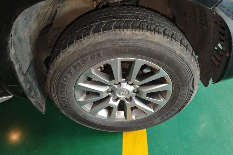 Used Toyota Prado 2018 3.5L Automatic TX-L NAVI Right Front Wheel Hub