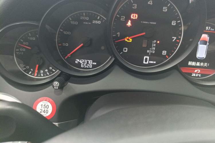 Used Porsche Cayenne 2014 Cayenne Platinum Edition 3.0T Odometer Close Up