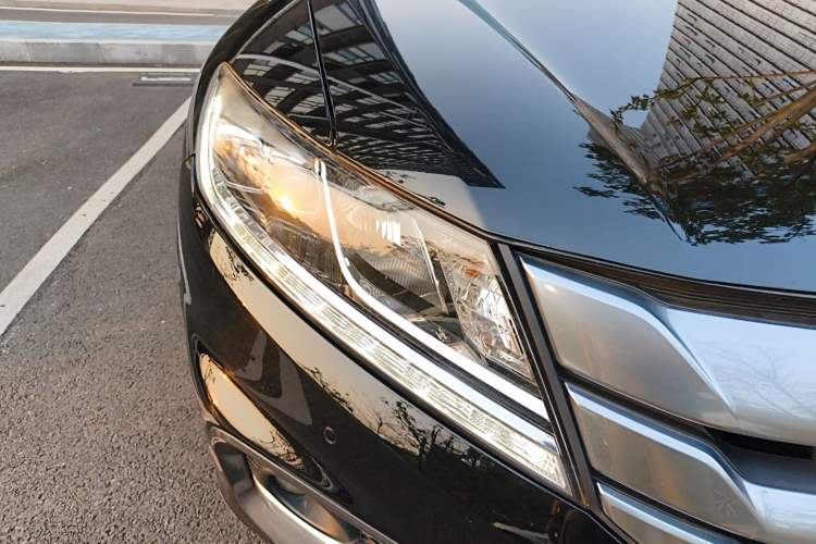 Used Honda Crosstour 2014 2.4L Luxury Edition Right Front Headlight