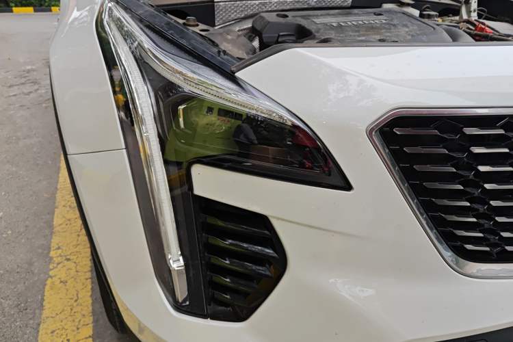 Used Cadillac XT4 2018 28T Two-Wheel-Drive Luxury Model