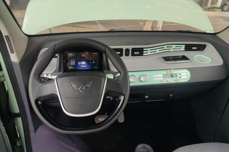 Used Wuling Hongguang MINIEV 2021 Macaron Fashion Model Lithium Iron Phosphate