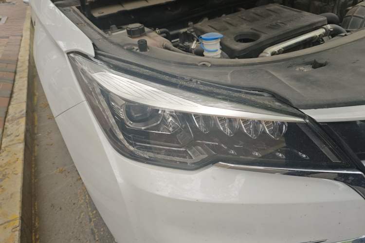 Used CHANGAN CS85 COUPE 2019 2.0T Automatic Luxury Edition China V Standard Right Front Headlight