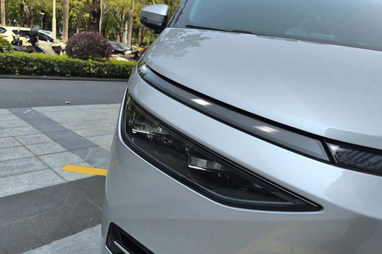 Used XPeng X9 2025 740 Ultra-Long Range Max