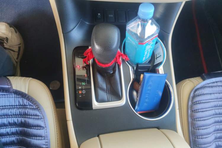 Used Toyota Highlander 2018 2.0T Two-Wheel Drive Elite Edition 5 Seats Emission Standard China V Gear Lever