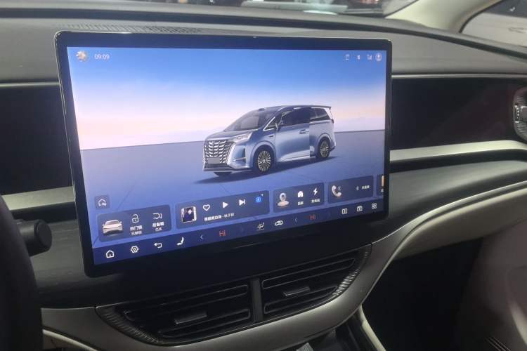 Used Denza D9 2025 DM-i Intelligent Drive 1020 Four-Wheel Drive Flagship Model