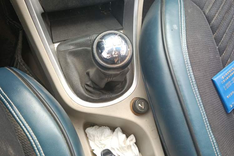 Used Peugeot 307 2013 Hatchback 1.6L Manual Comfort Edition Gear Lever