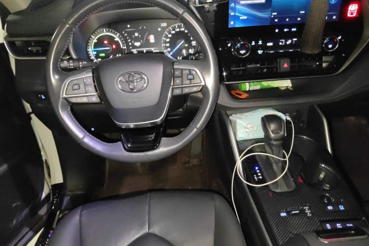 Used Toyota Highlander 2022 Dual-Engine 2.5L Four-Wheel Drive Prestige Version 7 Seats Steering Wheel