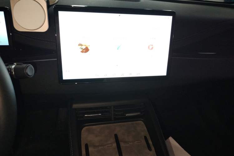 Used BYD Seal 06 New Energy 2024 DM-i 120KM Prestige Model Audio And AC Panel