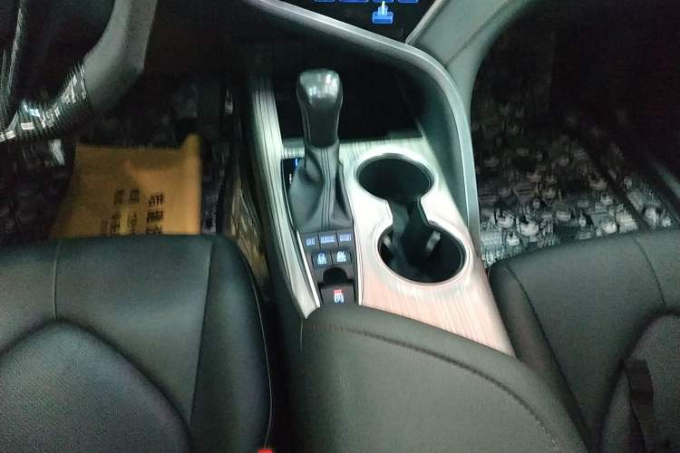 Used Toyota Camry 2018 Dual-Engine 2.5 HG Luxury Edition Gear Lever