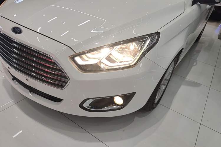 Used Ford Escort 2015 1.5L Automatic Fashion Model
