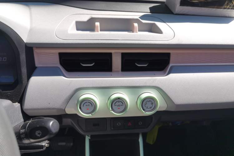 Used Chery New Energy QQ Ice Cream 2022 170km Sundae Phosphate Lithium-Ion Audio And AC Panel