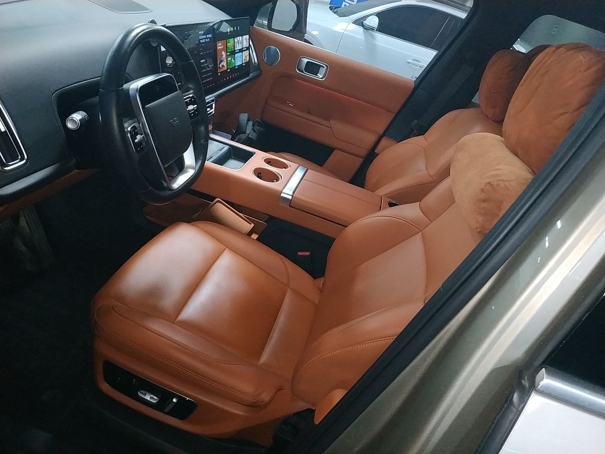 المقاعد الأمامية داخل السيارة