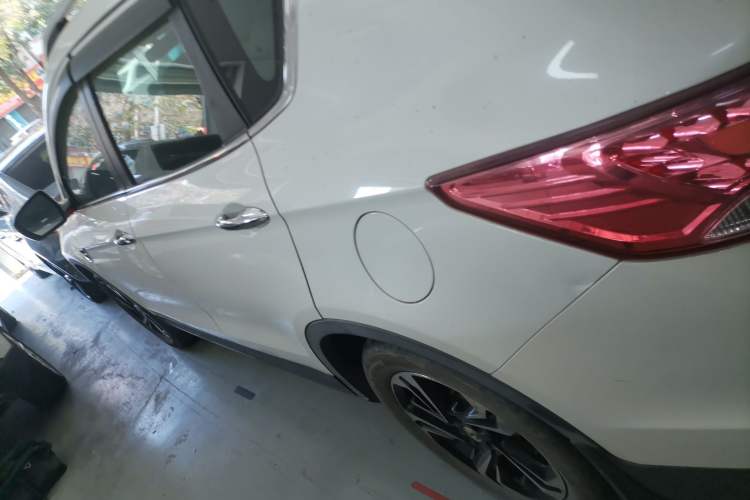 Used Dongfeng Aeolus AX7 2016 2.0L Manual Zhiyi Trim