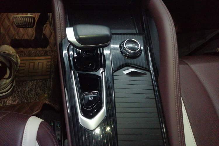 Used Geely Auto Monjaro L 2021 2.0TD DCT EVO Two-Wheel Drive Prestige Version Gear Lever