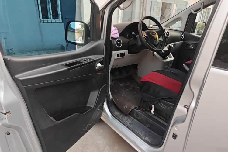 Used JAC Refine M3 2019 PLUS Maker Edition 1.8L Luxury Model Driver Seat