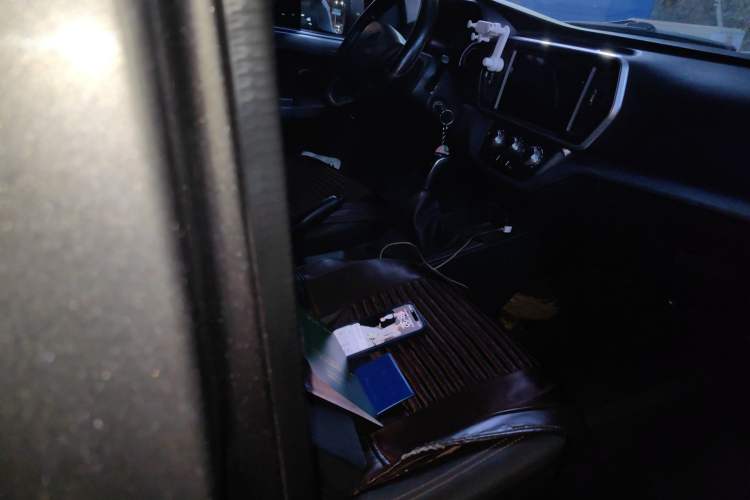 Used CHANGAN KAICHENG Ruixing M60 2023 1.6L CNG Comfort-Grade 6-Seater Passenger Vehicle Left Rear Seat