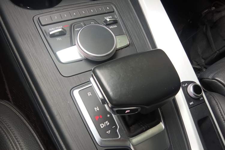 Used Audi A5 2017 Sportback 45 TFSI Sport Edition Gear Lever