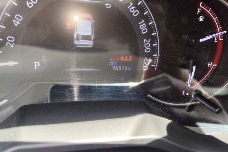 Used Toyota RAV4 2020 2.0L CVT Two-Wheel Drive Fashion Edition Odometer Close Up