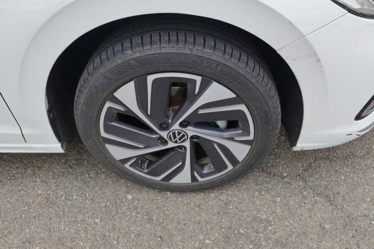 Used Volkswagen Bora 2023 200TSI DSG YueXing PRO Edition Right Front Wheel Hub