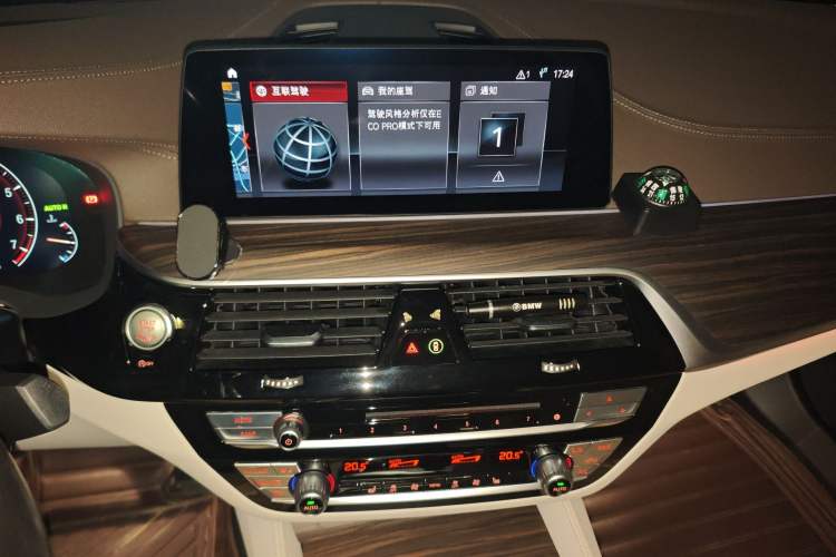 Used BMW 5 Series 2019 Facelifted 530Li Leading Edition Luxury Package Audio And AC Panel