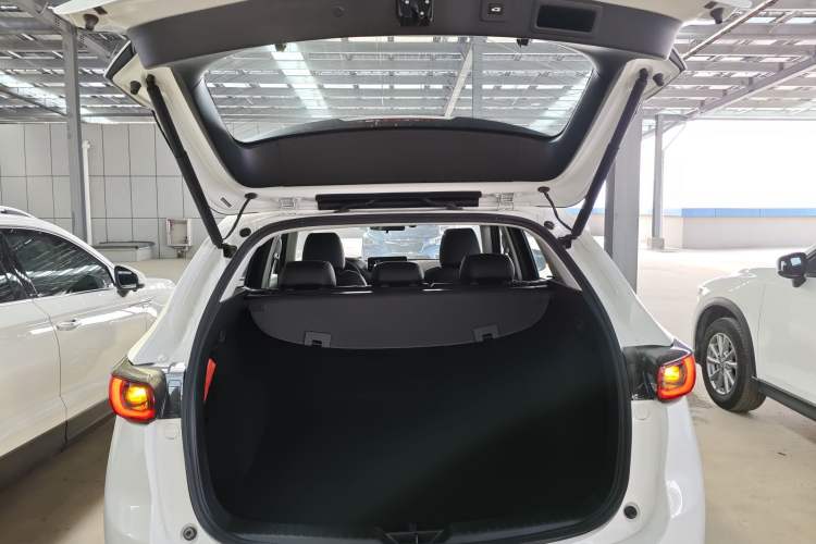 Used Mazda CX-5 2024 2.0L Automatic Two-Wheel Drive ZhiShang Version Trunk